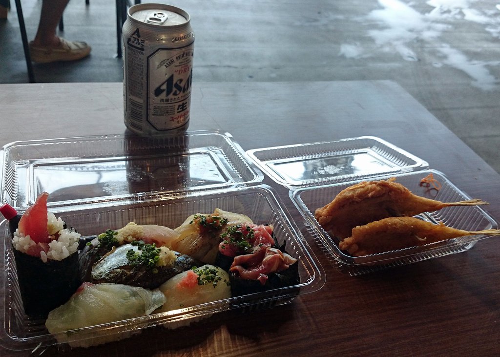 【旅】市場で朝食