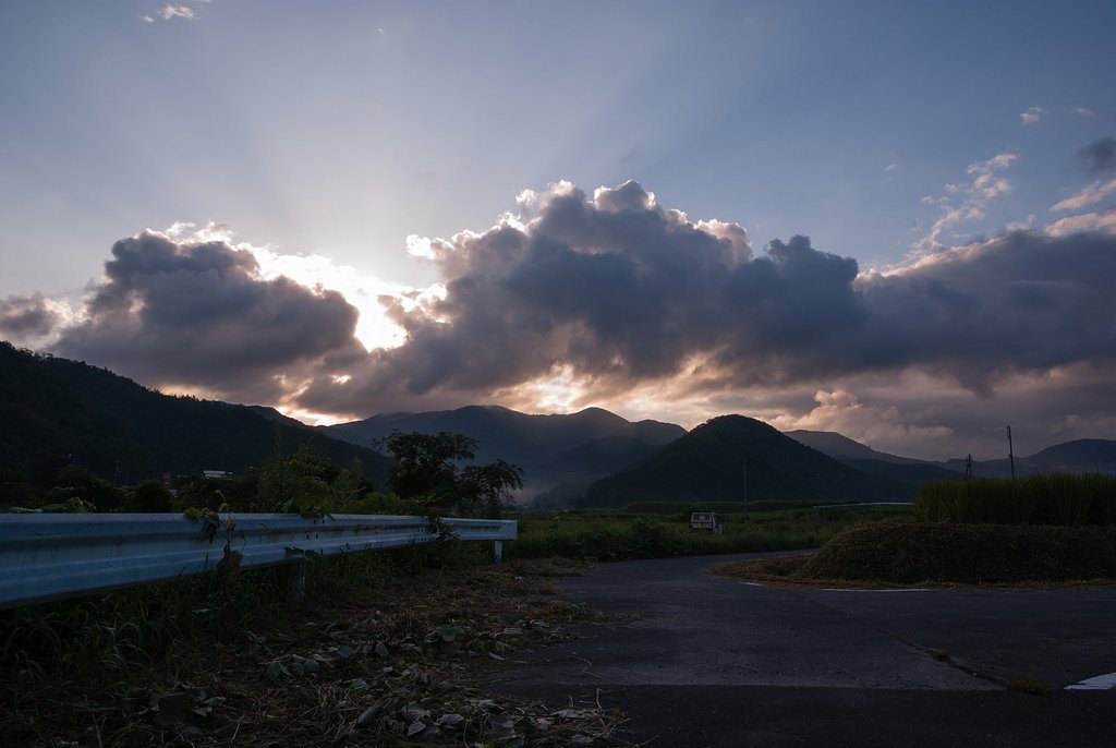 雲の向うからの朝日！