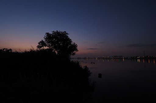 グラデーションに四明星