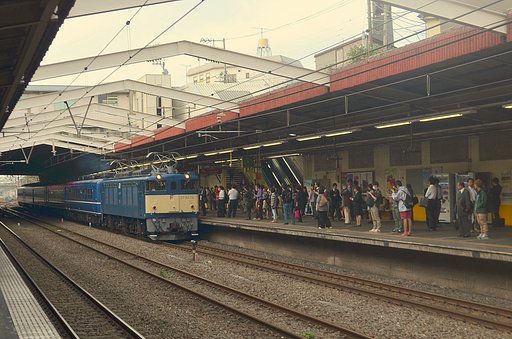 客車列車到着風景