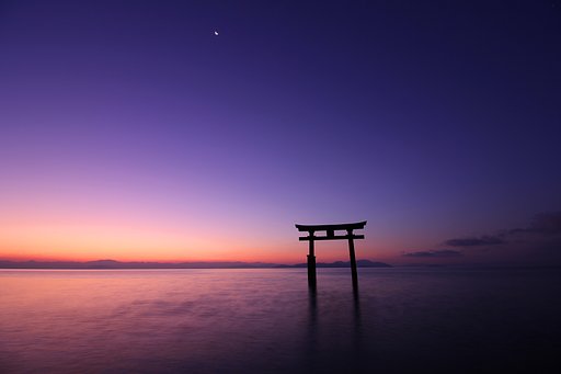 月と鳥居