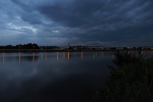 重い雲の夜明け