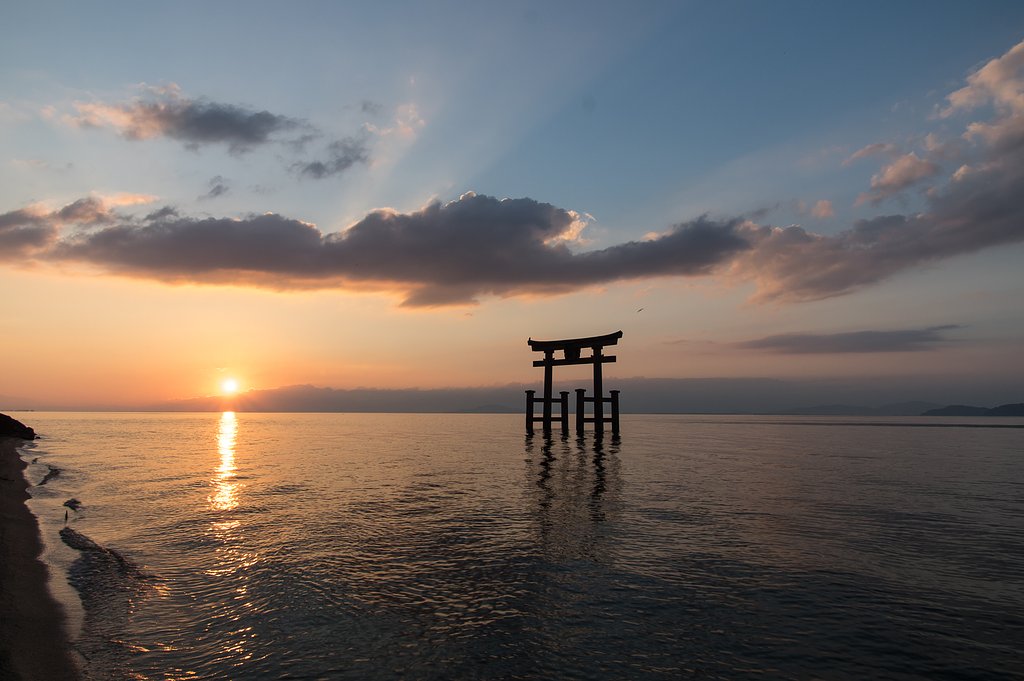 名月夜明ける