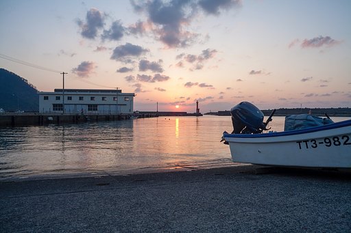 網代港からの日の入り。