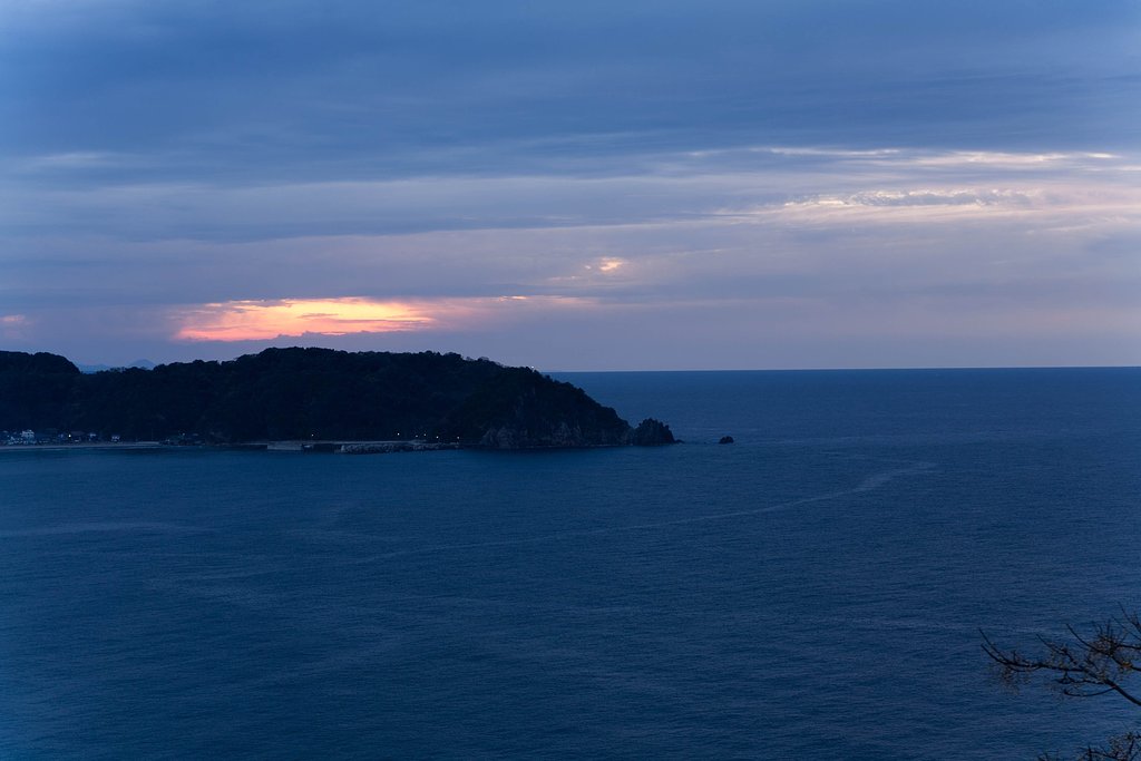 羽根尾半島の夕暮れ。