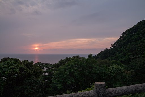 梅雨の日の入り。
