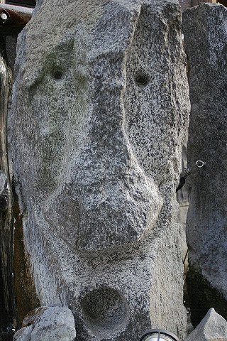【顔】似非モアイ！？