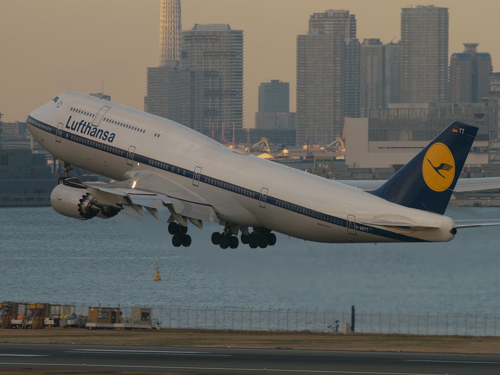 ルフトハンザ747-8（D-ABYT）
