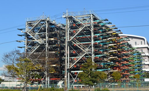 正月のトレーラーシャーシー立体駐車場