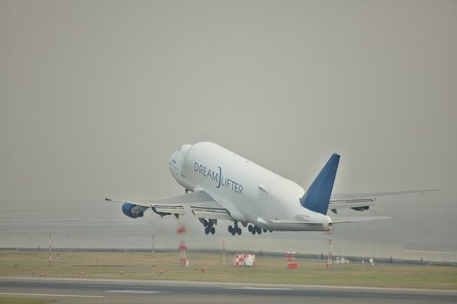 Dreamlifter Boeing 747-4H6 LCFテイク・オフ
