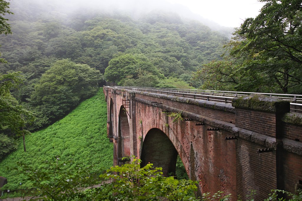 頑丈そうなアーチ橋
