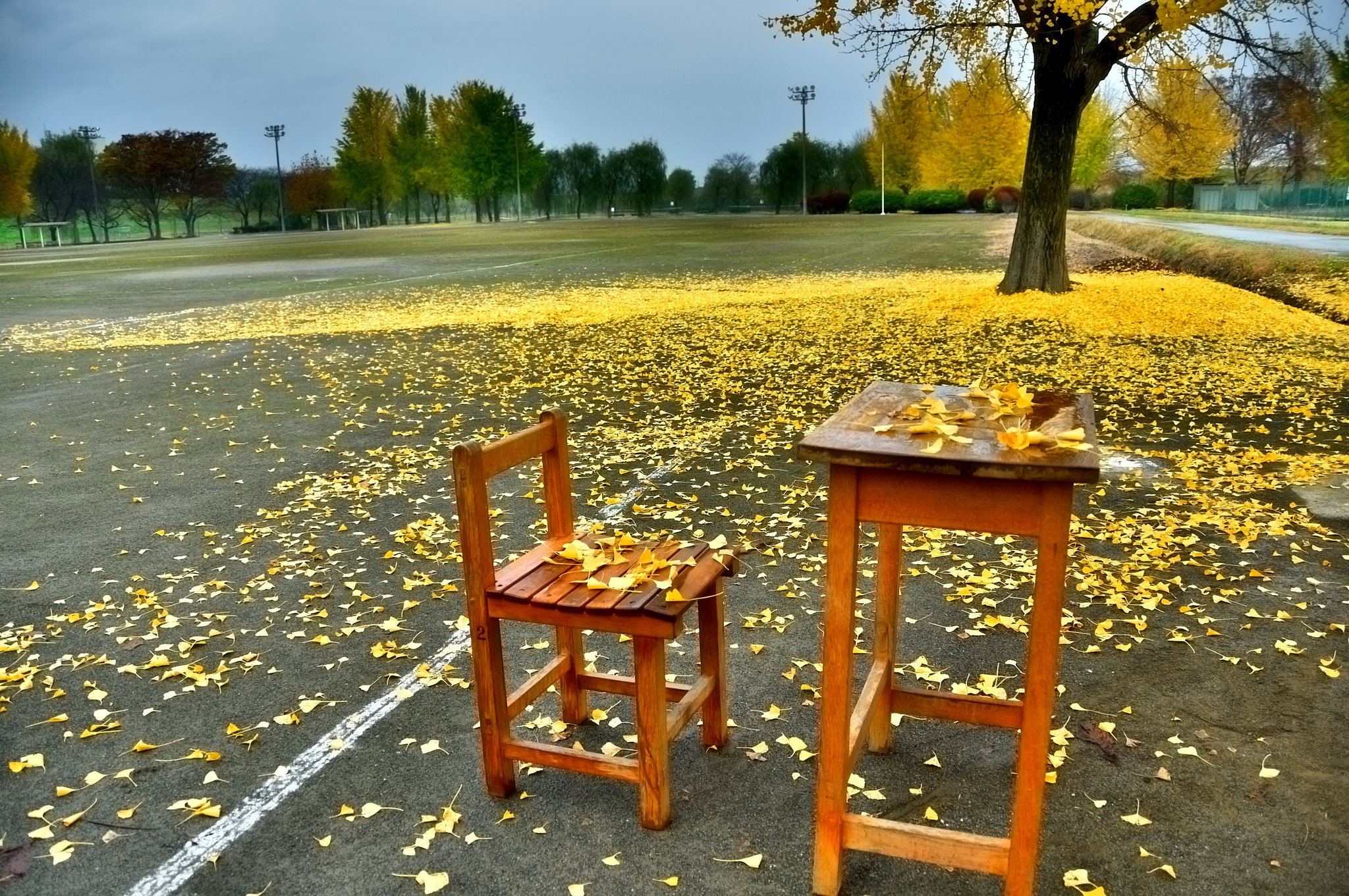 雨空の下で