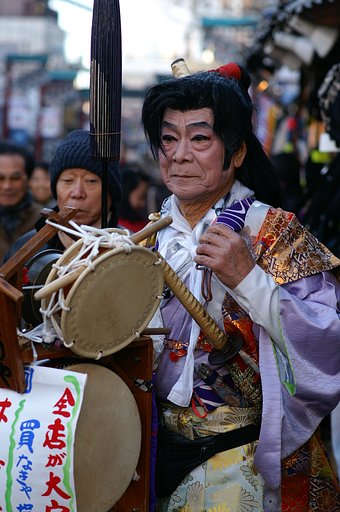 『顔』ちんどん屋