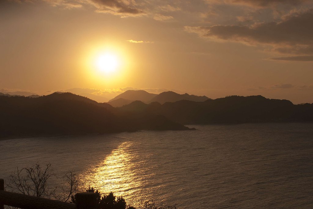 陸上岬が夕焼けに-2。