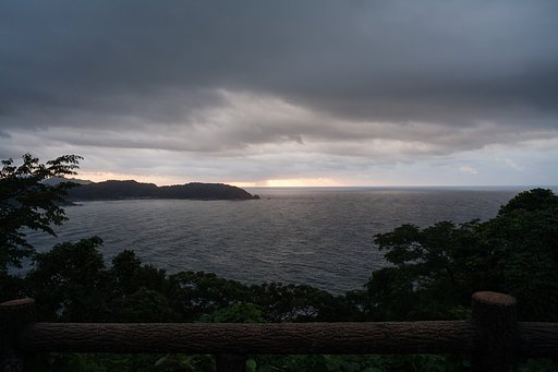風雨の陸上岬-25mm F4。