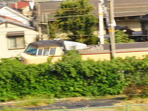 古い機種ですが列車を・・・