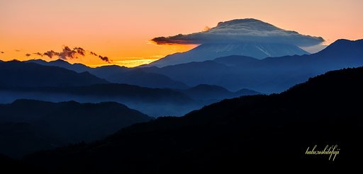 巨大なる笠雲