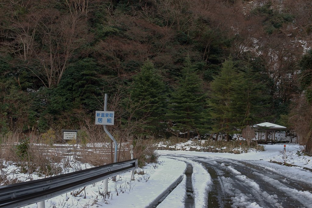 休憩舎も雪に。