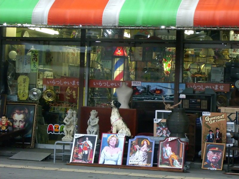 雑踏の店の．．．
