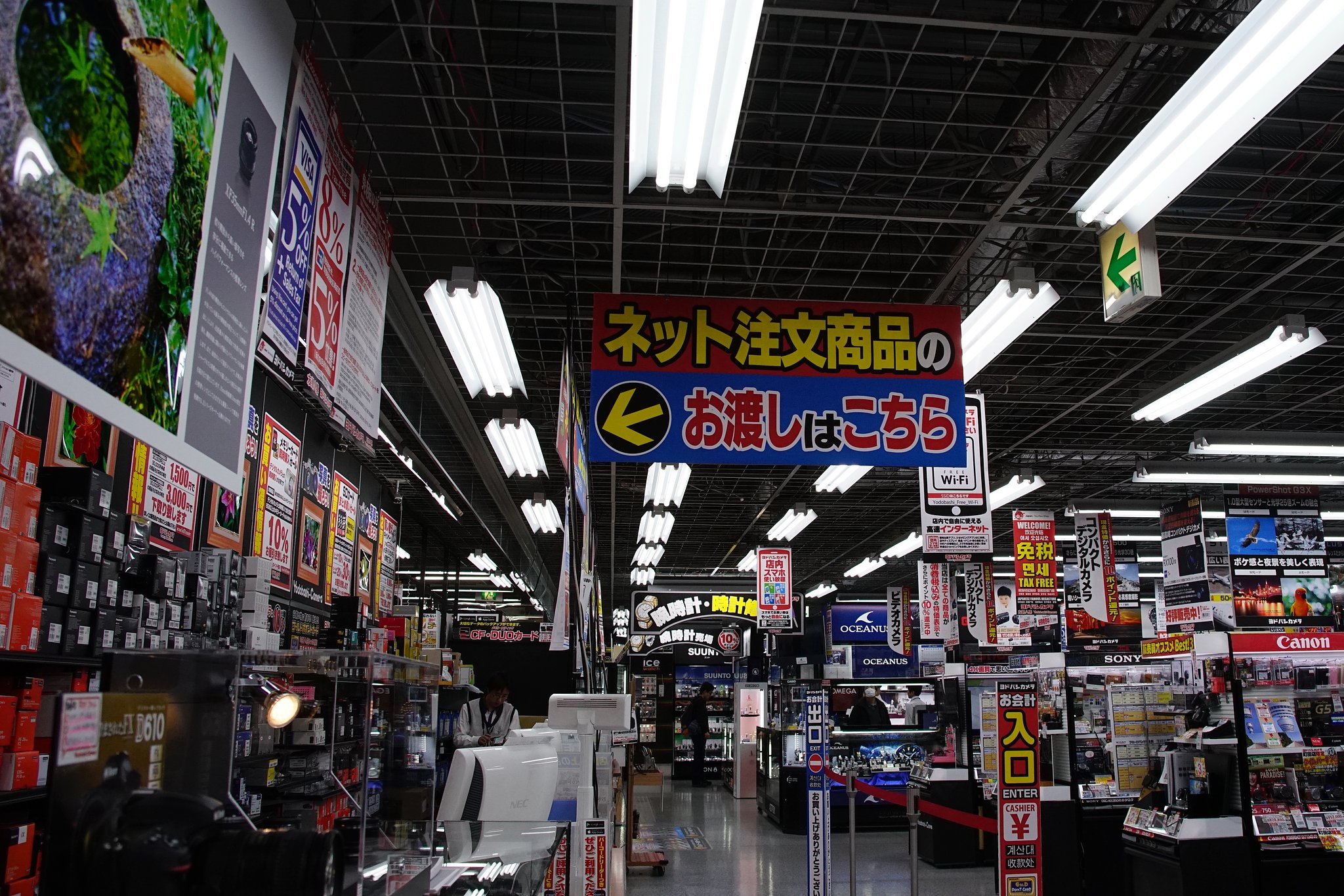 店内がらがら