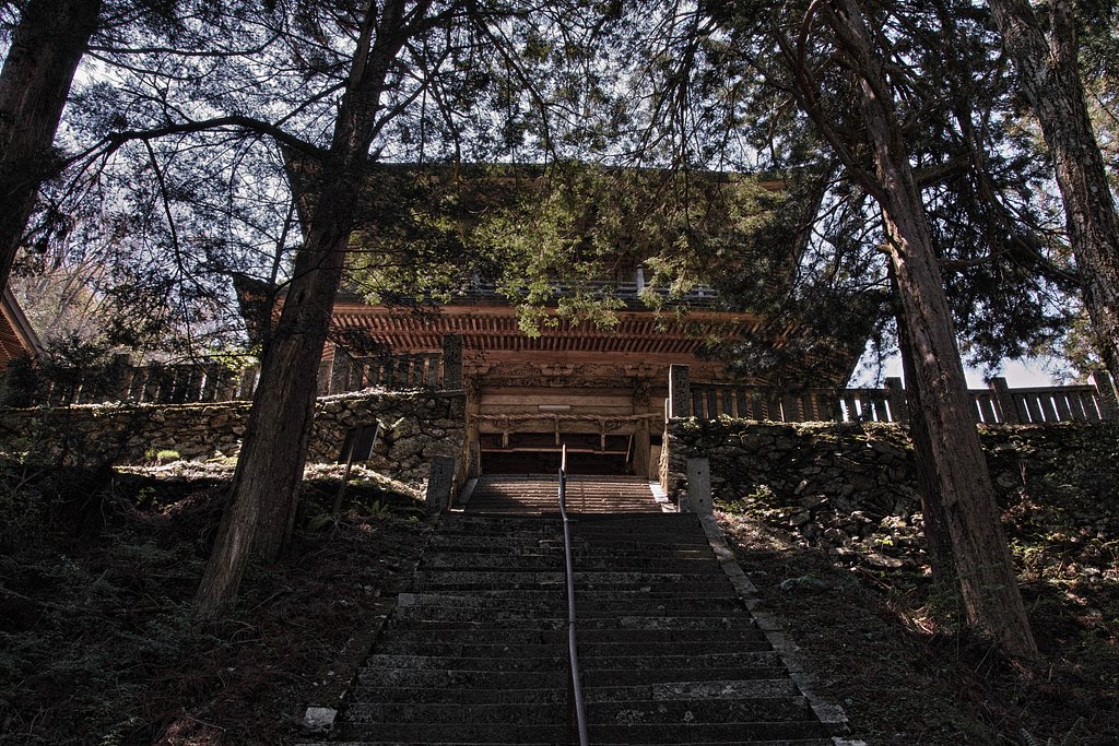 高越山高越寺の山門