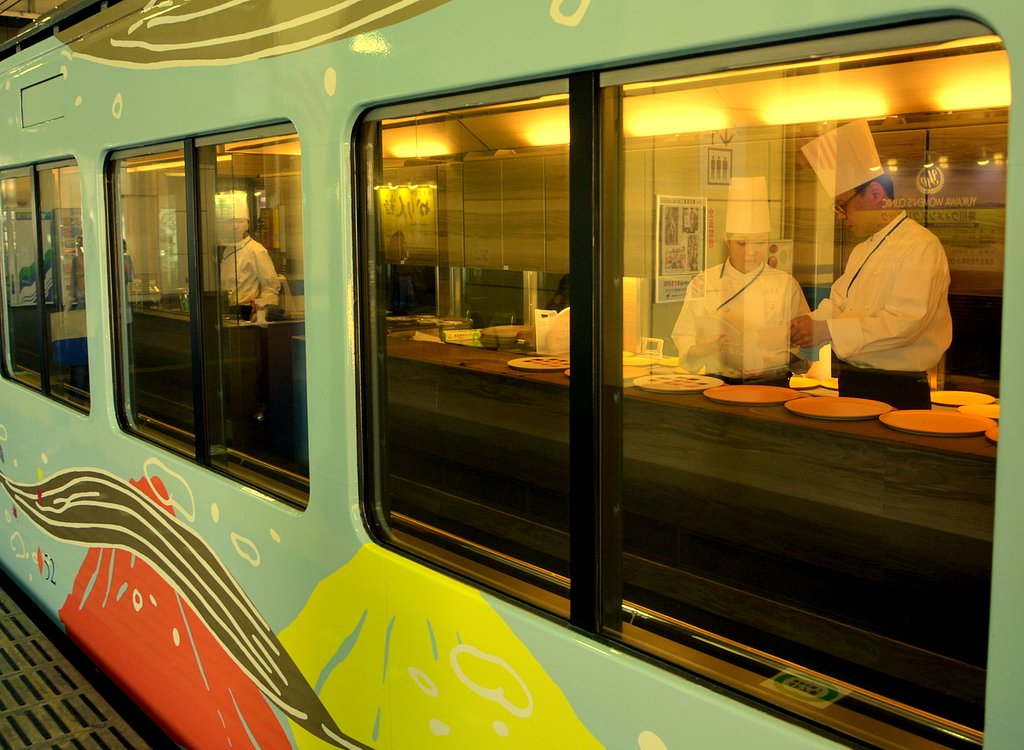 レストラン電車キッチンカーの一コマ