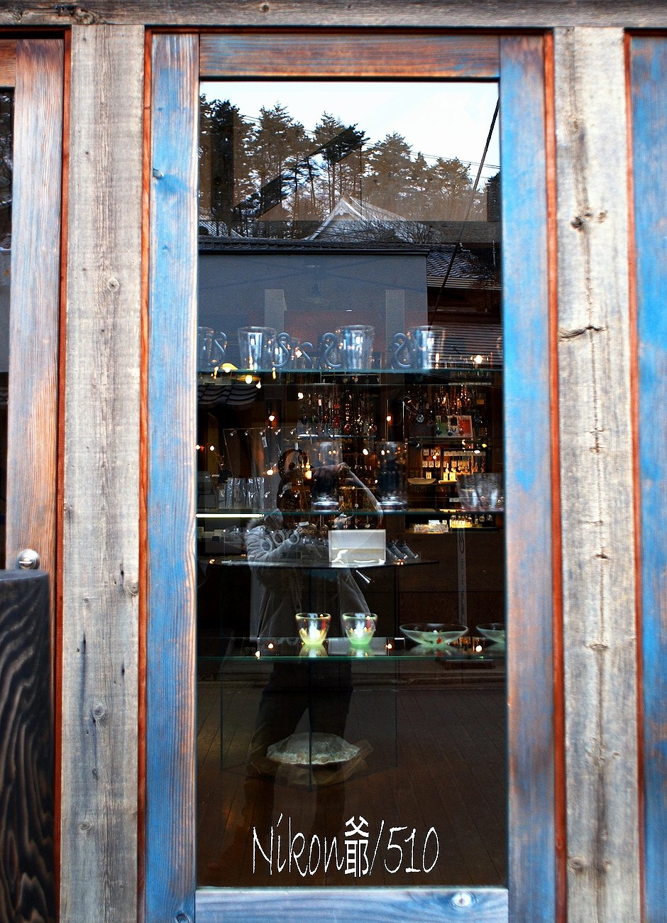 ガラスに映るモノ