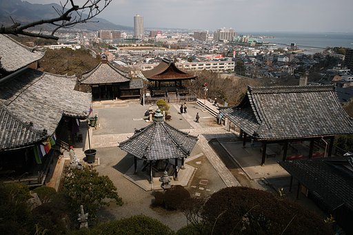 お寺の境内