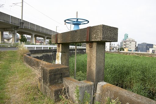 堰石