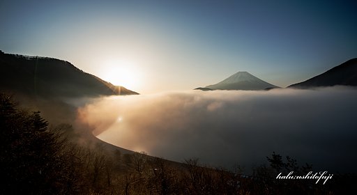 湖上の雲海