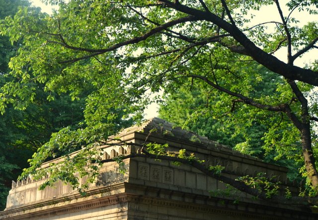 博物館動物園駅