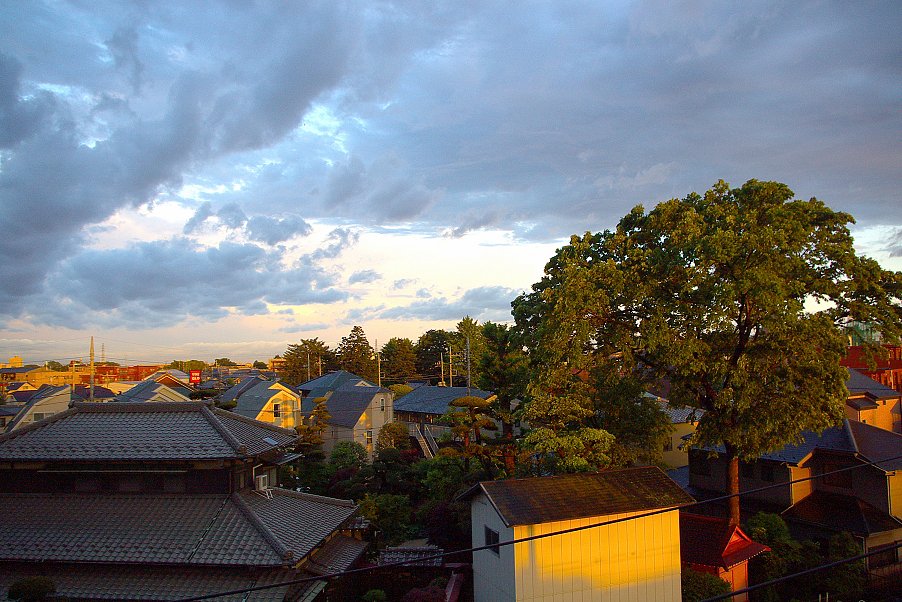 紅く染まり、雲は乱れる
