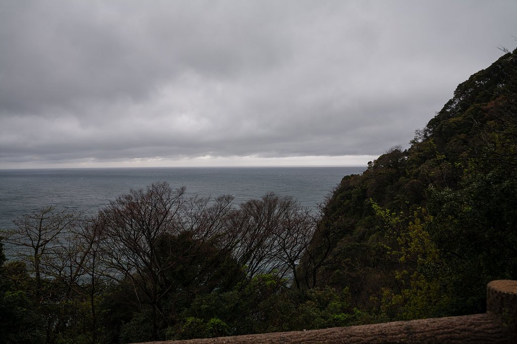 陸上岬から新温泉町側。