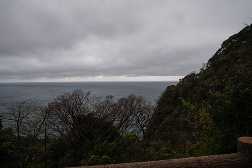 陸上岬から新温泉町側。
