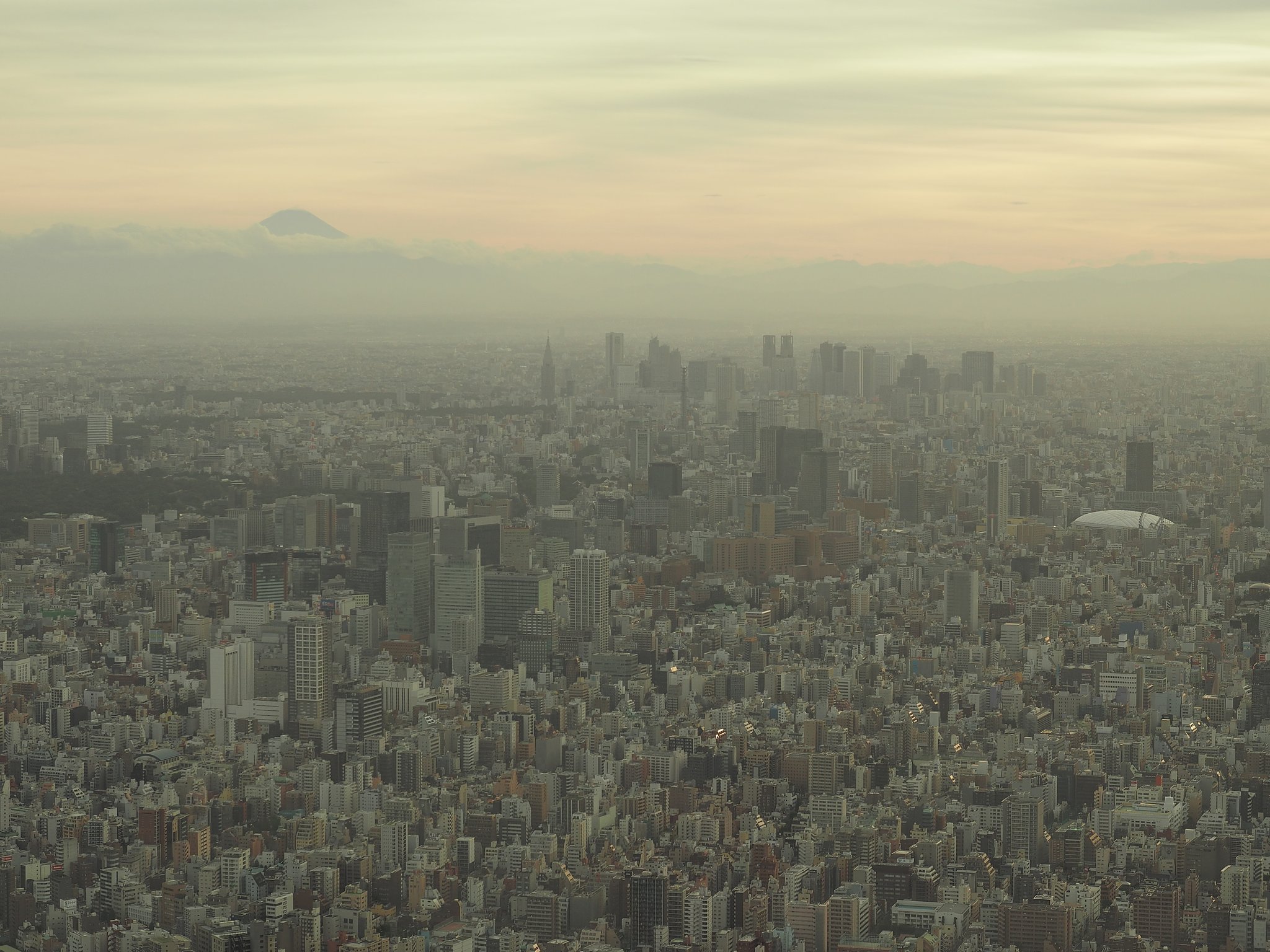 滲みよる夕暮れ