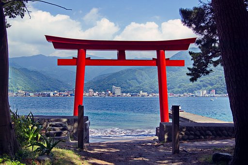 【広がり】　赤い鳥居﻿