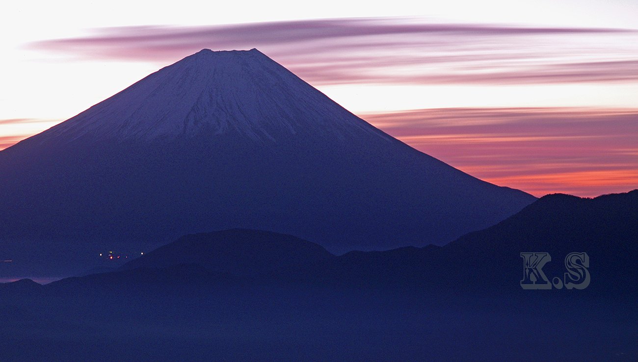 赤の夜明け