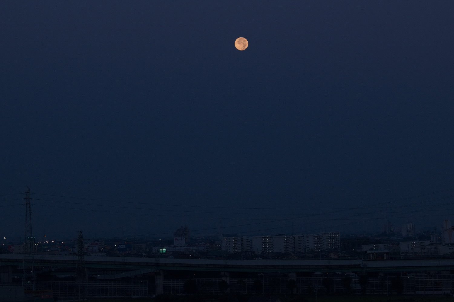 【暑】燃える月