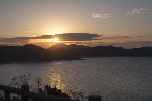陸上岬からの夕日。