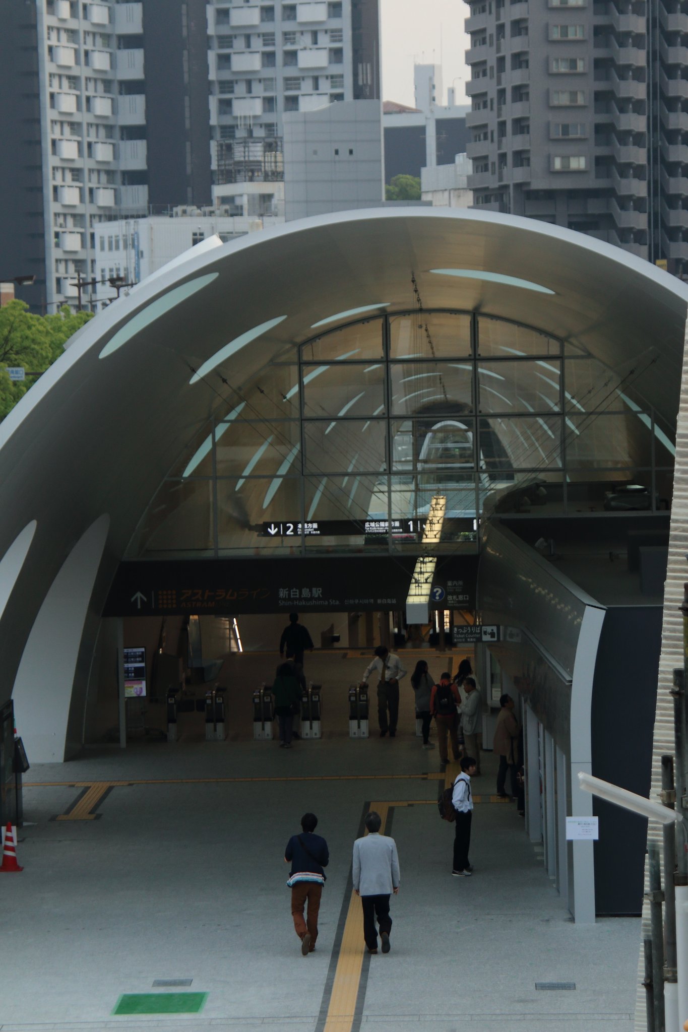 新白島駅開業