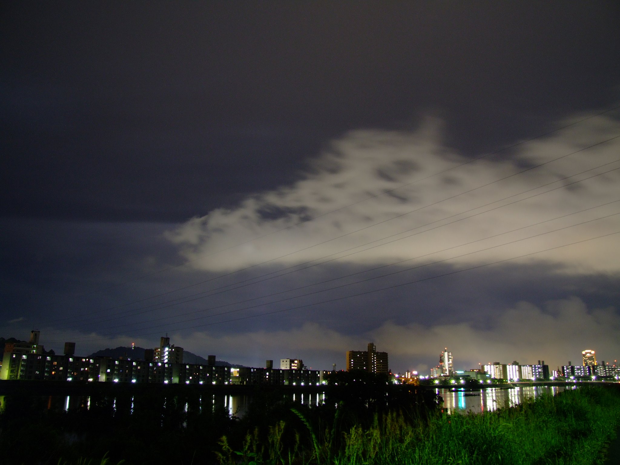 夜景（垂れ込める雲）