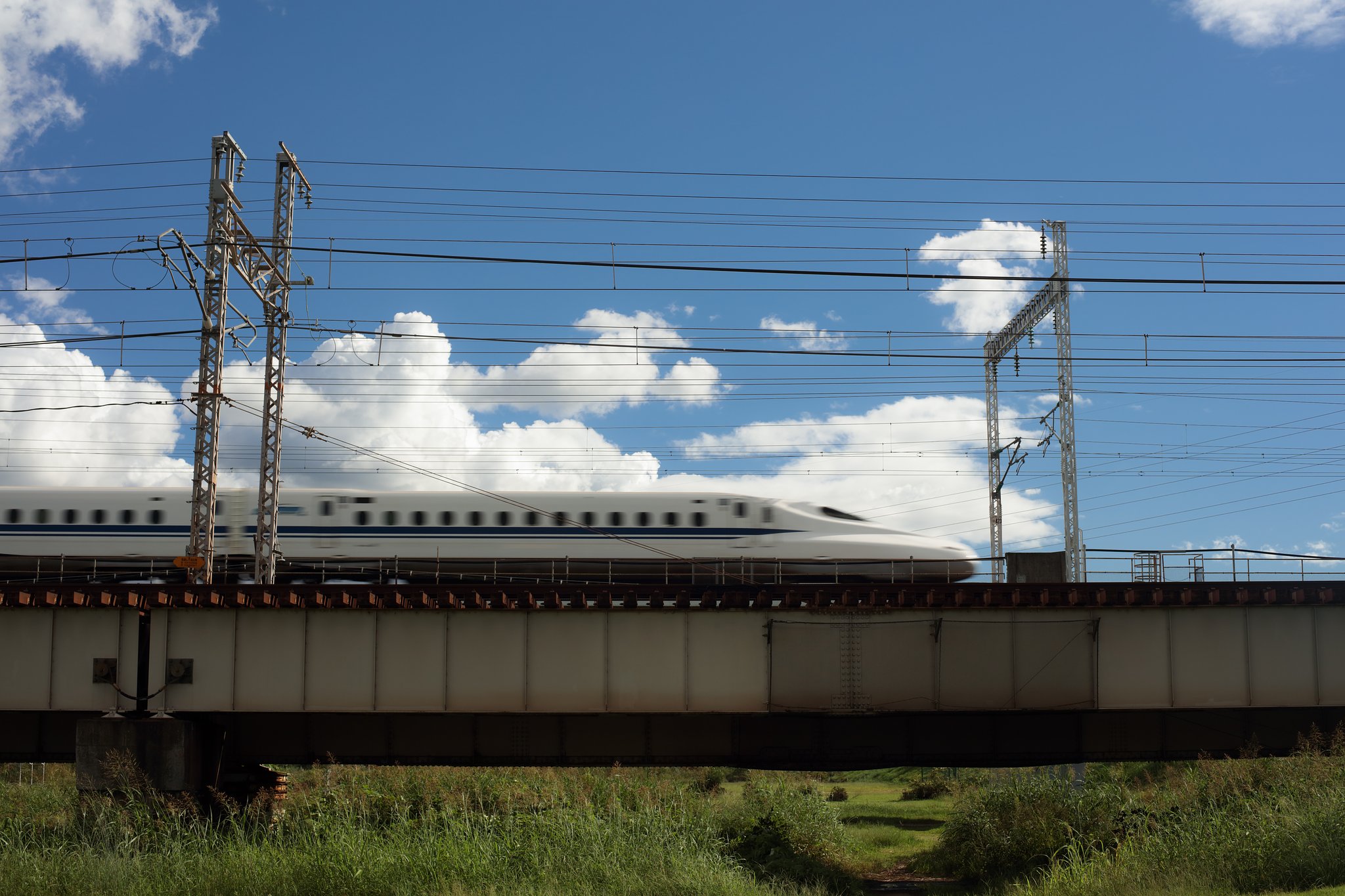 どこか変と感じる写真だと思いますが、、、