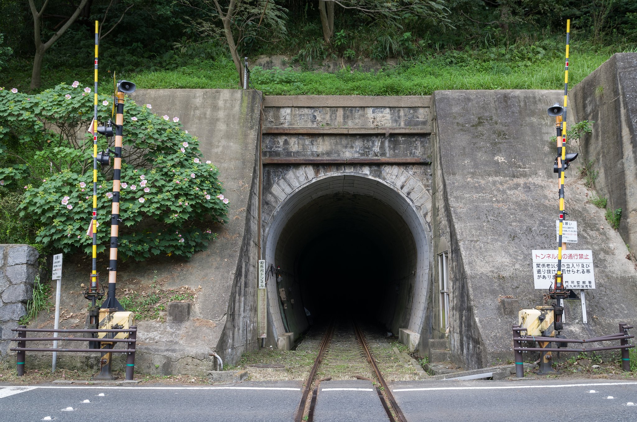 トンネル
