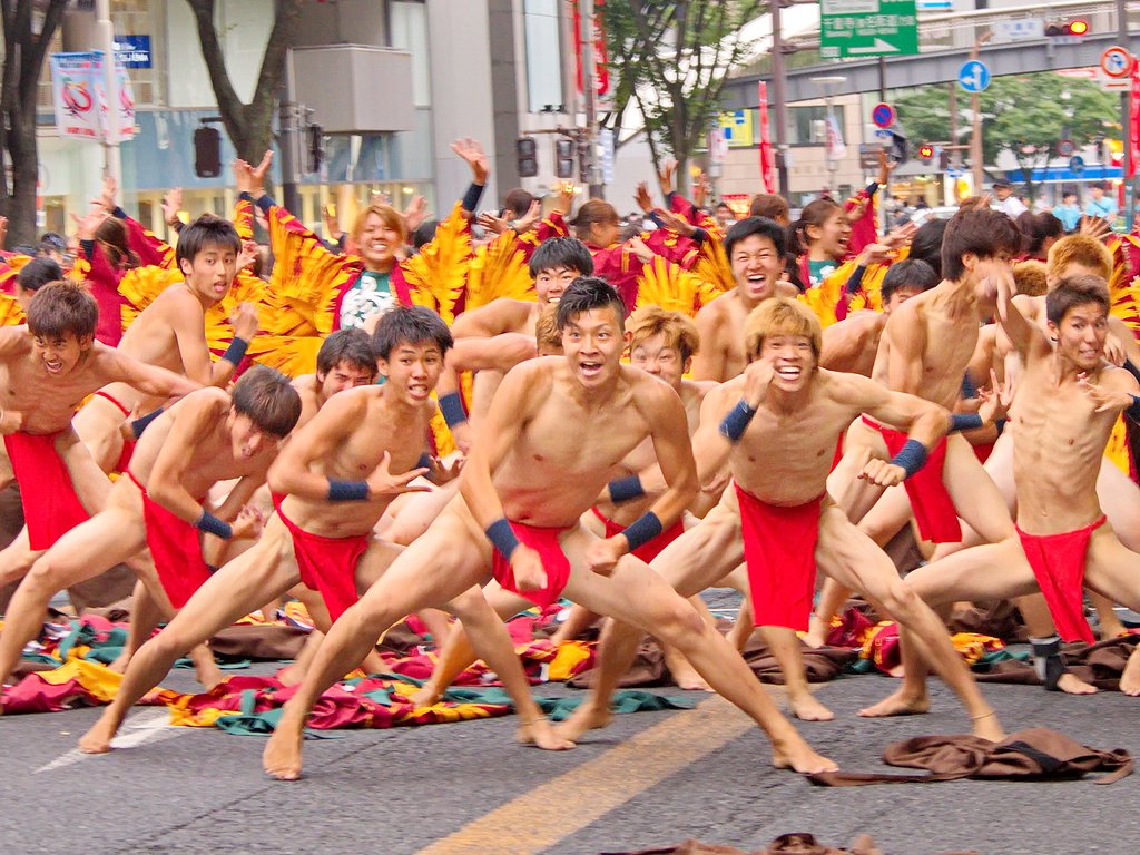 日本ど真ん中祭りはじまる。 赤褌 