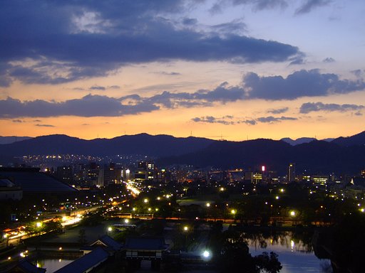 残照と夜景の両立