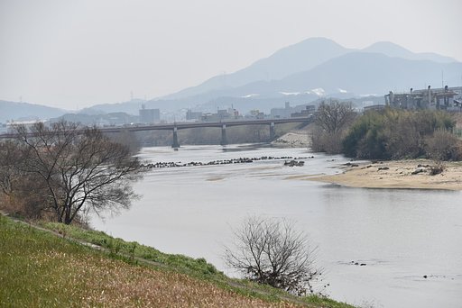 二上山を望む