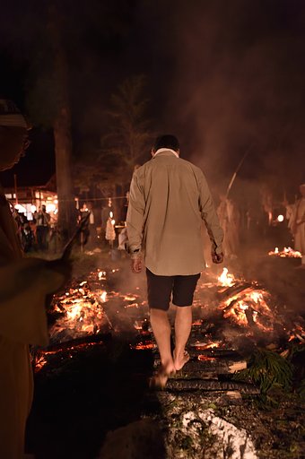 火渡り神事