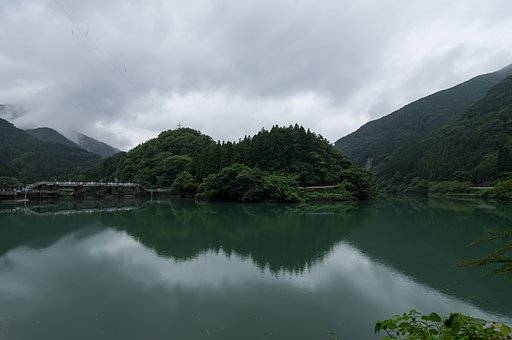 ダム湖