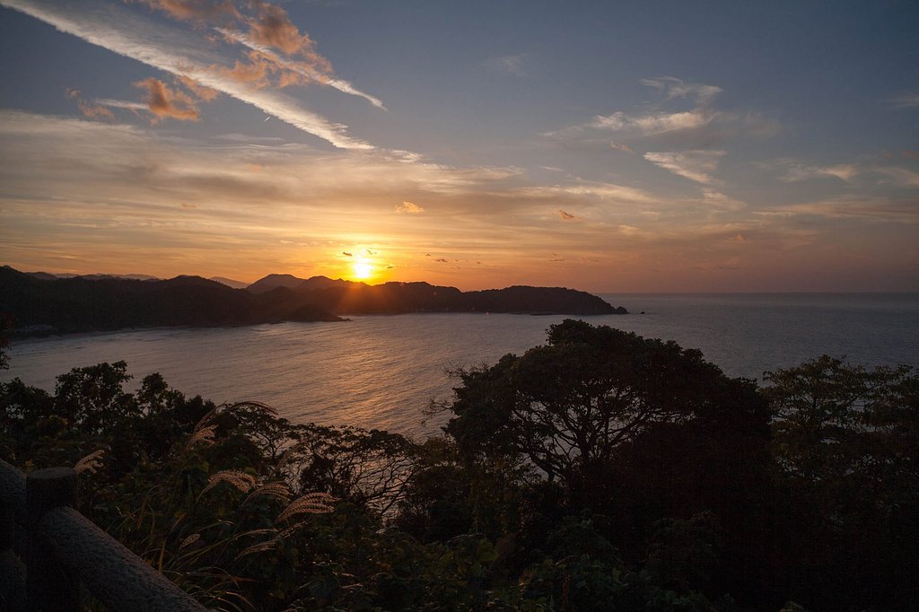 陸上岬からの夕日の入り。
