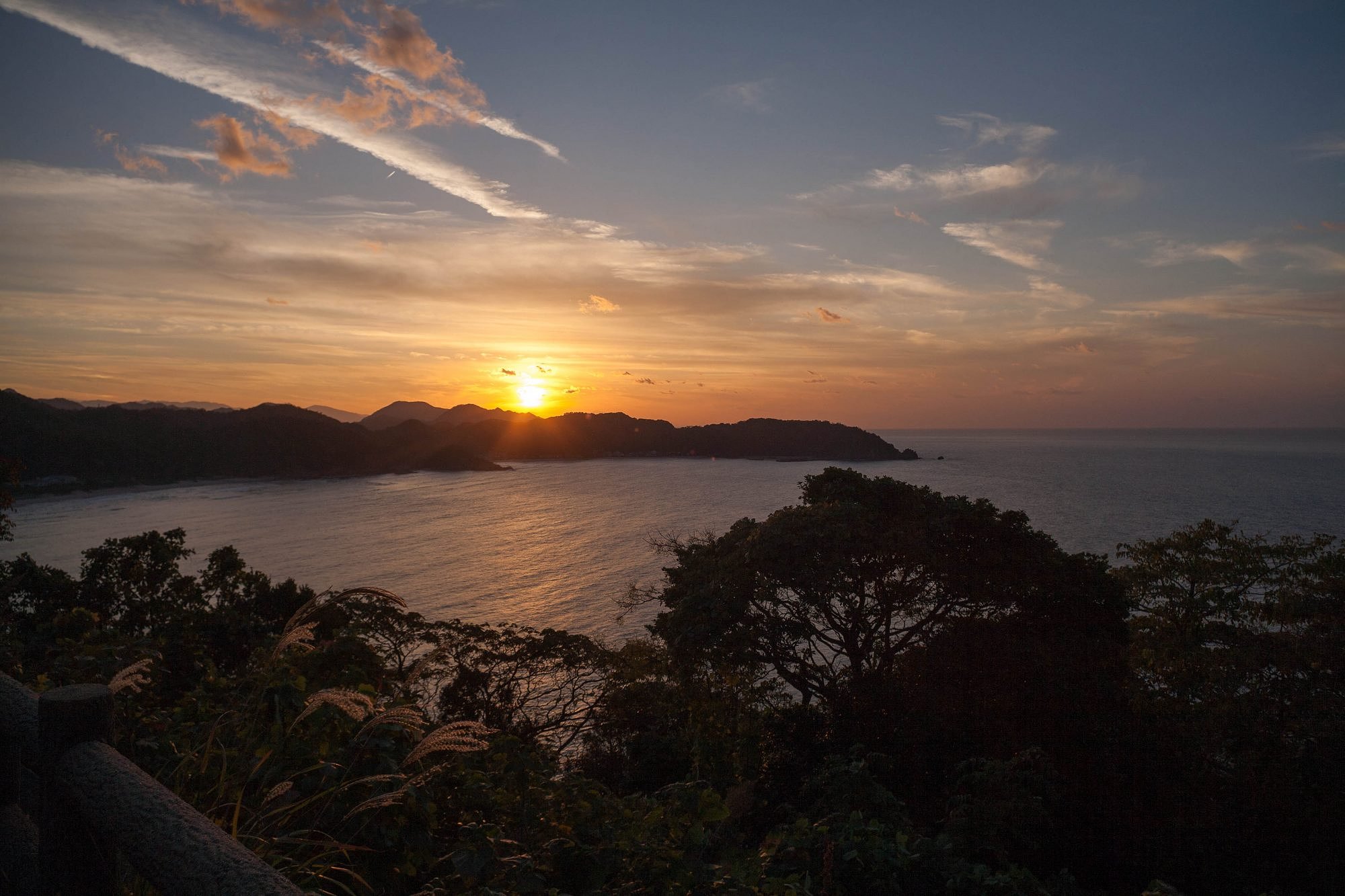 陸上岬からの夕日の入り。